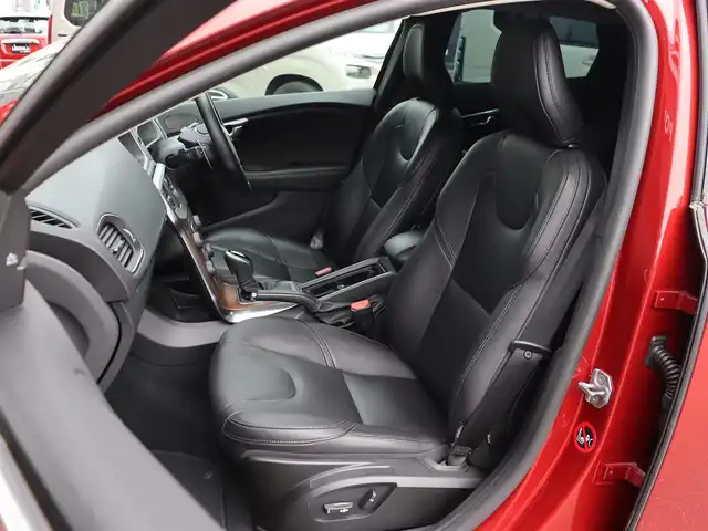 ボルボ Ｖ４０ D4 インスクリプション 長野県 2017(平29)年 3.6万km ワイン 黒革シート　/純正ナビ　/フルセグＴＶ　/バックカメラ　/ＡＣＣ　/衝突軽減ブレーキ　/ＬＫＡ　/ＢＳＭ　/パークセンサー　/ｈａｒｍａｎ／ｋａｒｄｏｎサウンド　/パワーシート／ヒーター　/純正１７ＡＷ　/ＬＥＤライト/スマートキー