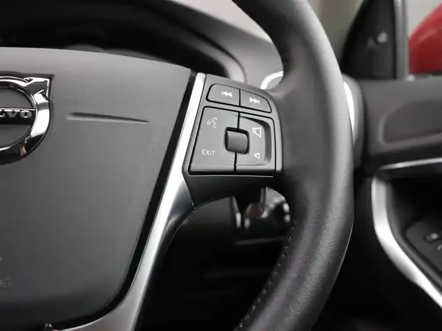 ボルボ Ｖ４０ D4 インスクリプション 長野県 2017(平29)年 3.6万km ワイン 黒革シート　/純正ナビ　/フルセグＴＶ　/バックカメラ　/ＡＣＣ　/衝突軽減ブレーキ　/ＬＫＡ　/ＢＳＭ　/パークセンサー　/ｈａｒｍａｎ／ｋａｒｄｏｎサウンド　/パワーシート／ヒーター　/純正１７ＡＷ　/ＬＥＤライト/スマートキー