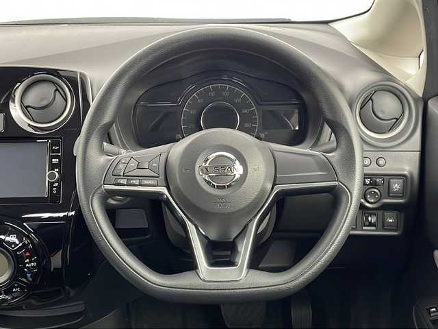 日産 ノート e－パワー X 新潟県 2018(平30)年 4万km ガーネットレッド 純正メモリナビ/　フルセグTV/Bluetooth/CD/DVD/衝突被害軽減ブレーキ/レーンキープアシスト/前後コーナーセンサー/ドライブレコーダー/バックモニター/ETC/横滑り防止装置/禁煙車/オートライト/フロアマット/プッシュスタート