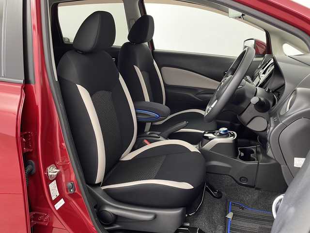 日産 ノート e－パワー X 新潟県 2018(平30)年 4万km ガーネットレッド 純正メモリナビ/　フルセグTV/Bluetooth/CD/DVD/衝突被害軽減ブレーキ/レーンキープアシスト/前後コーナーセンサー/ドライブレコーダー/バックモニター/ETC/横滑り防止装置/禁煙車/オートライト/フロアマット/プッシュスタート