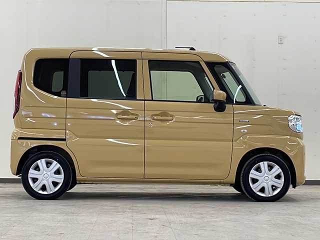 スズキ スペーシア HYBRID X 道央・札幌 2024(令6)年 0.3万km 黄 /4WD//両側パワースライドドア//デュアルセンサーブレーキサポートII//シートヒーター（運転席、助手席）//LEDヘッドライト//オットマン付きリアシート//スマートキー//プッシュスタート//スペアキー1本