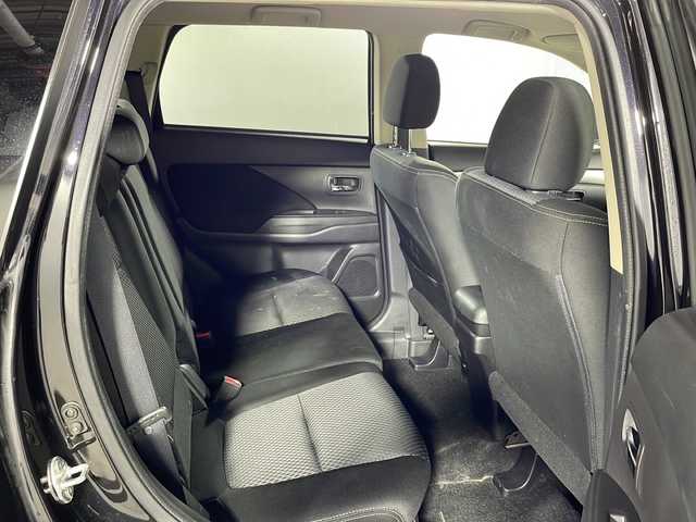 三菱 アウトランダー 20G セーフティパッケージ 沖縄県 2016(平28)年 9.3万km アメジストブラック 禁煙車/社外７インチナビ/（ＢＴ，ＣＤ／ＤＶＤ，ＡＭ／ＦＭ）　/７人乗り　/クルーズコントロール　/ルーフレール　/ＥＴＣ　/パドルシフト　/フロアマット　/純正１８インチアルミホイール　/ＬＤＷ(車線逸脱警報システム)　/ＦＣＭ(衝突被害軽減ブレーキ)　/スペアキー