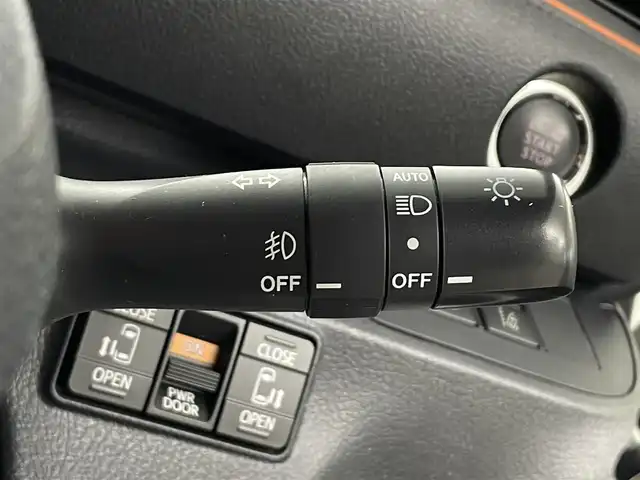 トヨタ シエンタ G クエロ 埼玉県 2018(平30)年 7.1万km ホワイトパールクリスタルシャイン 禁煙　純正ナビ　Ｂカメラ　温シート　両側電動　オートハイビーム　コーナーセンサー　レーンキープアシスト 衝突軽減システム　ハーフレザーシート　Ｂｌｕｅｔｏｏｔｈ　ＥＴＣ２．０ 純正フロアマット