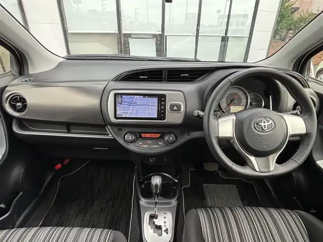 トヨタ ヴィッツ RS 宮城県 2015(平27)年 6.4万km スーパーホワイトⅡ 登録時走行距離63289km/純正ナビ/フルセグTV/CD/DVD/Bluetooth/プリクラッシュセーフティ/レーンディパーチャーアラート/オートハイビーム/パドルシフト/革巻きステアリング/プッシュスタート/スマートキー/LEDヘッドライト/フォグランプ/オートライト/ドアバイザー/横滑り防止装置