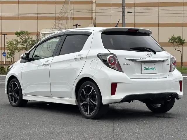 トヨタ ヴィッツ RS 宮城県 2015(平27)年 6.4万km スーパーホワイトⅡ 登録時走行距離63289km/純正ナビ/フルセグTV/CD/DVD/Bluetooth/プリクラッシュセーフティ/レーンディパーチャーアラート/オートハイビーム/パドルシフト/革巻きステアリング/プッシュスタート/スマートキー/LEDヘッドライト/フォグランプ/オートライト/ドアバイザー/横滑り防止装置