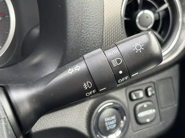 トヨタ ヴィッツ RS 宮城県 2015(平27)年 6.4万km スーパーホワイトⅡ 登録時走行距離63289km/純正ナビ/フルセグTV/CD/DVD/Bluetooth/プリクラッシュセーフティ/レーンディパーチャーアラート/オートハイビーム/パドルシフト/革巻きステアリング/プッシュスタート/スマートキー/LEDヘッドライト/フォグランプ/オートライト/ドアバイザー/横滑り防止装置