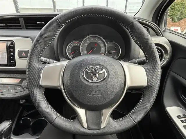 トヨタ ヴィッツ RS 宮城県 2015(平27)年 6.4万km スーパーホワイトⅡ 登録時走行距離63289km/純正ナビ/フルセグTV/CD/DVD/Bluetooth/プリクラッシュセーフティ/レーンディパーチャーアラート/オートハイビーム/パドルシフト/革巻きステアリング/プッシュスタート/スマートキー/LEDヘッドライト/フォグランプ/オートライト/ドアバイザー/横滑り防止装置