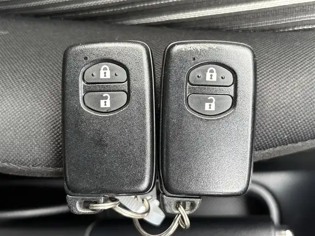 トヨタ ヴィッツ RS 宮城県 2015(平27)年 6.4万km スーパーホワイトⅡ 登録時走行距離63289km/純正ナビ/フルセグTV/CD/DVD/Bluetooth/プリクラッシュセーフティ/レーンディパーチャーアラート/オートハイビーム/パドルシフト/革巻きステアリング/プッシュスタート/スマートキー/LEDヘッドライト/フォグランプ/オートライト/ドアバイザー/横滑り防止装置