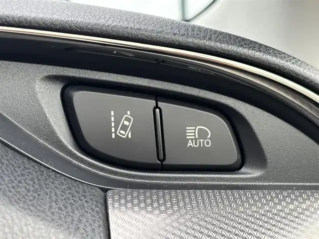 トヨタ ヴィッツ RS 宮城県 2015(平27)年 6.4万km スーパーホワイトⅡ 登録時走行距離63289km/純正ナビ/フルセグTV/CD/DVD/Bluetooth/プリクラッシュセーフティ/レーンディパーチャーアラート/オートハイビーム/パドルシフト/革巻きステアリング/プッシュスタート/スマートキー/LEDヘッドライト/フォグランプ/オートライト/ドアバイザー/横滑り防止装置