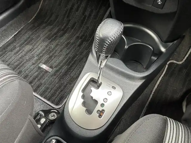 トヨタ ヴィッツ RS 宮城県 2015(平27)年 6.4万km スーパーホワイトⅡ 登録時走行距離63289km/純正ナビ/フルセグTV/CD/DVD/Bluetooth/プリクラッシュセーフティ/レーンディパーチャーアラート/オートハイビーム/パドルシフト/革巻きステアリング/プッシュスタート/スマートキー/LEDヘッドライト/フォグランプ/オートライト/ドアバイザー/横滑り防止装置