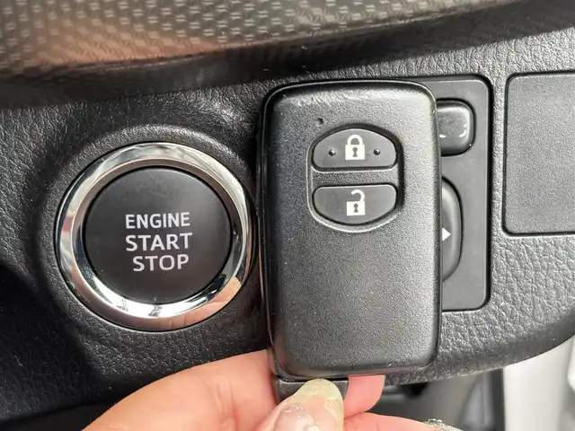 トヨタ ヴィッツ RS 宮城県 2015(平27)年 6.4万km スーパーホワイトⅡ 登録時走行距離63289km/純正ナビ/フルセグTV/CD/DVD/Bluetooth/プリクラッシュセーフティ/レーンディパーチャーアラート/オートハイビーム/パドルシフト/革巻きステアリング/プッシュスタート/スマートキー/LEDヘッドライト/フォグランプ/オートライト/ドアバイザー/横滑り防止装置