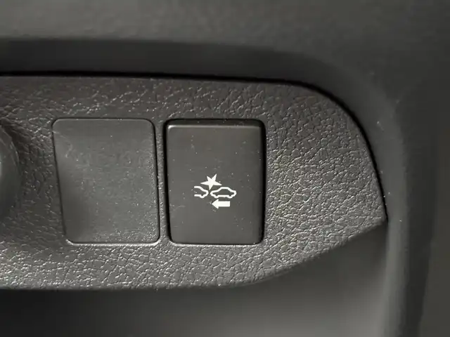 トヨタ ヴィッツ RS 宮城県 2015(平27)年 6.4万km スーパーホワイトⅡ 登録時走行距離63289km/純正ナビ/フルセグTV/CD/DVD/Bluetooth/プリクラッシュセーフティ/レーンディパーチャーアラート/オートハイビーム/パドルシフト/革巻きステアリング/プッシュスタート/スマートキー/LEDヘッドライト/フォグランプ/オートライト/ドアバイザー/横滑り防止装置
