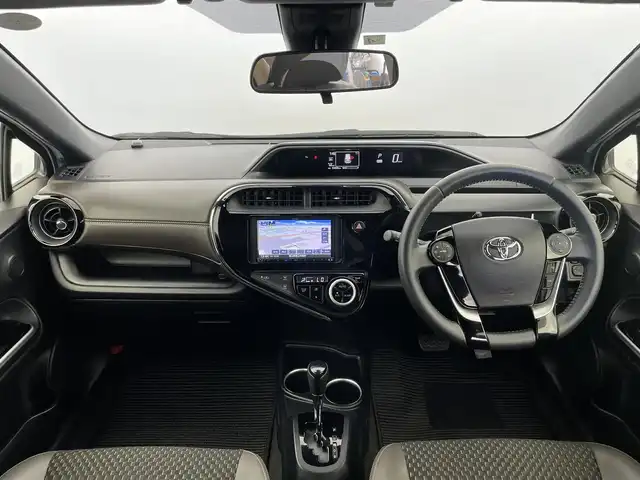 トヨタ アクア クロスオーバー グラム 富山県 2020(令2)年 5.4万km ホワイトパールクリスタルシャイン 社外ナビ/（ＣＤ　ＦＭ　ＡＭ　Ｂｌｕｅｔｏｏｔｈ）/バックカメラ/コーナーセンサー/ＥＴＣ/衝突被害軽減システム/レーンアシスト/横滑り防止システム/プッシュスタート/スマートキー×２/電動格納ミラー/社外フロアマット/社外アルミホイール/ドアバイザー