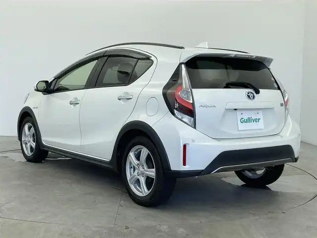 トヨタ アクア クロスオーバー グラム 富山県 2020(令2)年 5.4万km ホワイトパールクリスタルシャイン 社外ナビ/（ＣＤ　ＦＭ　ＡＭ　Ｂｌｕｅｔｏｏｔｈ）/バックカメラ/コーナーセンサー/ＥＴＣ/衝突被害軽減システム/レーンアシスト/横滑り防止システム/プッシュスタート/スマートキー×２/電動格納ミラー/社外フロアマット/社外アルミホイール/ドアバイザー
