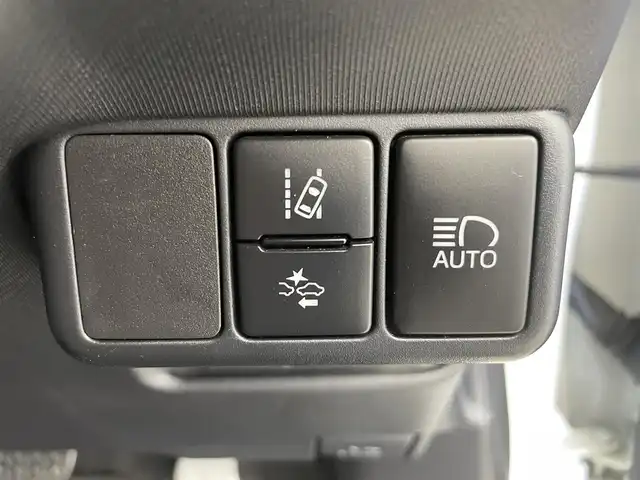 トヨタ アクア クロスオーバー グラム 富山県 2020(令2)年 5.4万km ホワイトパールクリスタルシャイン 社外ナビ/（ＣＤ　ＦＭ　ＡＭ　Ｂｌｕｅｔｏｏｔｈ）/バックカメラ/コーナーセンサー/ＥＴＣ/衝突被害軽減システム/レーンアシスト/横滑り防止システム/プッシュスタート/スマートキー×２/電動格納ミラー/社外フロアマット/社外アルミホイール/ドアバイザー