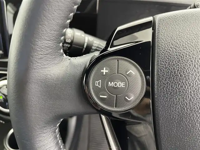 トヨタ アクア クロスオーバー グラム 富山県 2020(令2)年 5.4万km ホワイトパールクリスタルシャイン 社外ナビ/（ＣＤ　ＦＭ　ＡＭ　Ｂｌｕｅｔｏｏｔｈ）/バックカメラ/コーナーセンサー/ＥＴＣ/衝突被害軽減システム/レーンアシスト/横滑り防止システム/プッシュスタート/スマートキー×２/電動格納ミラー/社外フロアマット/社外アルミホイール/ドアバイザー