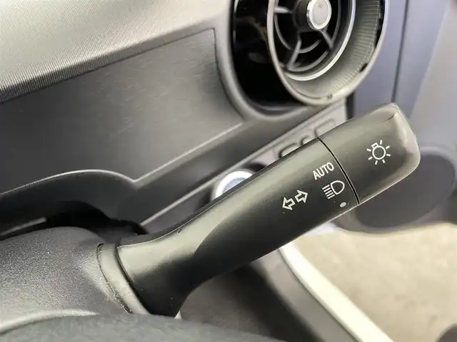 トヨタ アクア クロスオーバー グラム 富山県 2020(令2)年 5.4万km ホワイトパールクリスタルシャイン 社外ナビ/（ＣＤ　ＦＭ　ＡＭ　Ｂｌｕｅｔｏｏｔｈ）/バックカメラ/コーナーセンサー/ＥＴＣ/衝突被害軽減システム/レーンアシスト/横滑り防止システム/プッシュスタート/スマートキー×２/電動格納ミラー/社外フロアマット/社外アルミホイール/ドアバイザー