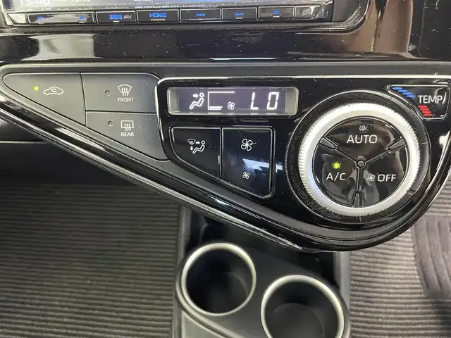 トヨタ アクア クロスオーバー グラム 富山県 2020(令2)年 5.4万km ホワイトパールクリスタルシャイン 社外ナビ/（ＣＤ　ＦＭ　ＡＭ　Ｂｌｕｅｔｏｏｔｈ）/バックカメラ/コーナーセンサー/ＥＴＣ/衝突被害軽減システム/レーンアシスト/横滑り防止システム/プッシュスタート/スマートキー×２/電動格納ミラー/社外フロアマット/社外アルミホイール/ドアバイザー