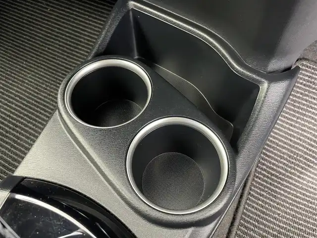 トヨタ アクア クロスオーバー グラム 富山県 2020(令2)年 5.4万km ホワイトパールクリスタルシャイン 社外ナビ/（ＣＤ　ＦＭ　ＡＭ　Ｂｌｕｅｔｏｏｔｈ）/バックカメラ/コーナーセンサー/ＥＴＣ/衝突被害軽減システム/レーンアシスト/横滑り防止システム/プッシュスタート/スマートキー×２/電動格納ミラー/社外フロアマット/社外アルミホイール/ドアバイザー