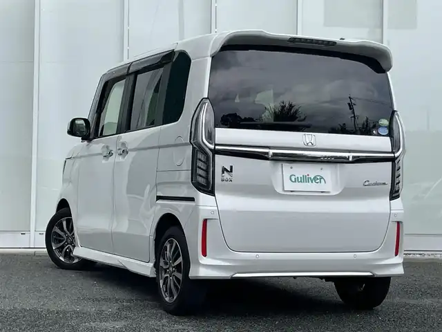 ホンダ Ｎ ＢＯＸ カスタム L 福岡県 2021(令3)年 3.2万km プラチナホワイトパール 社外carrozzeria7インチナビ/　（CD/DVD/SD/FM/AM/iPod/USB/ワンセグ/交通情報）/ホンダセンシング/　・横滑り防止装置/　・レーンキープアシスト/　・衝突軽減システム/　・クリアランスソナー/クルーズコントロール（追従走行有）/片側パワースライドドア/ETC/シートヒーター（運転席＋助手席）/オートライト/電格ミラー/ISOFIX/ECON/プッシュスタート/電格ミラー/純正マット