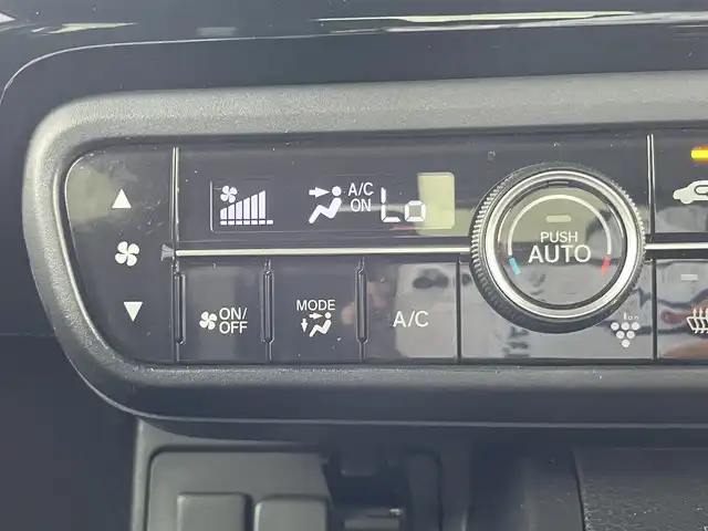 ホンダ Ｎ ＢＯＸ カスタム L 福岡県 2021(令3)年 3.2万km プラチナホワイトパール 社外carrozzeria7インチナビ/　（CD/DVD/SD/FM/AM/iPod/USB/ワンセグ/交通情報）/ホンダセンシング/　・横滑り防止装置/　・レーンキープアシスト/　・衝突軽減システム/　・クリアランスソナー/クルーズコントロール（追従走行有）/片側パワースライドドア/ETC/シートヒーター（運転席＋助手席）/オートライト/電格ミラー/ISOFIX/ECON/プッシュスタート/電格ミラー/純正マット