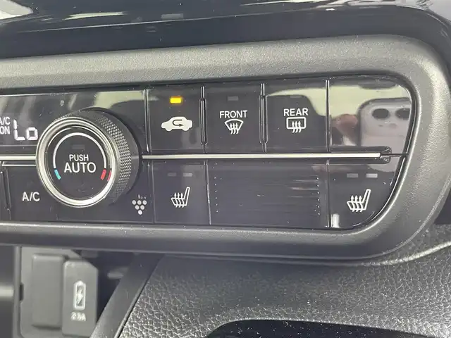 ホンダ Ｎ ＢＯＸ カスタム L 福岡県 2021(令3)年 3.2万km プラチナホワイトパール 社外carrozzeria7インチナビ/　（CD/DVD/SD/FM/AM/iPod/USB/ワンセグ/交通情報）/ホンダセンシング/　・横滑り防止装置/　・レーンキープアシスト/　・衝突軽減システム/　・クリアランスソナー/クルーズコントロール（追従走行有）/片側パワースライドドア/ETC/シートヒーター（運転席＋助手席）/オートライト/電格ミラー/ISOFIX/ECON/プッシュスタート/電格ミラー/純正マット
