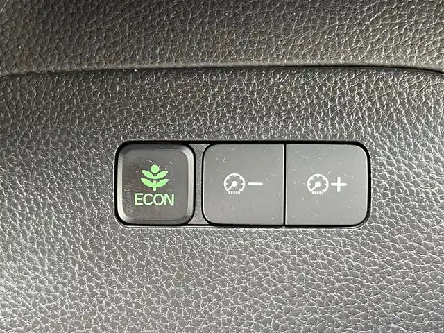 ホンダ Ｎ ＢＯＸ カスタム L 福岡県 2021(令3)年 3.2万km プラチナホワイトパール 社外carrozzeria7インチナビ/　（CD/DVD/SD/FM/AM/iPod/USB/ワンセグ/交通情報）/ホンダセンシング/　・横滑り防止装置/　・レーンキープアシスト/　・衝突軽減システム/　・クリアランスソナー/クルーズコントロール（追従走行有）/片側パワースライドドア/ETC/シートヒーター（運転席＋助手席）/オートライト/電格ミラー/ISOFIX/ECON/プッシュスタート/電格ミラー/純正マット