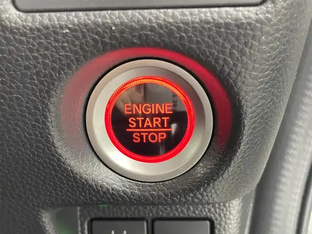 ホンダ Ｎ ＢＯＸ カスタム L 福岡県 2021(令3)年 3.2万km プラチナホワイトパール 社外carrozzeria7インチナビ/　（CD/DVD/SD/FM/AM/iPod/USB/ワンセグ/交通情報）/ホンダセンシング/　・横滑り防止装置/　・レーンキープアシスト/　・衝突軽減システム/　・クリアランスソナー/クルーズコントロール（追従走行有）/片側パワースライドドア/ETC/シートヒーター（運転席＋助手席）/オートライト/電格ミラー/ISOFIX/ECON/プッシュスタート/電格ミラー/純正マット