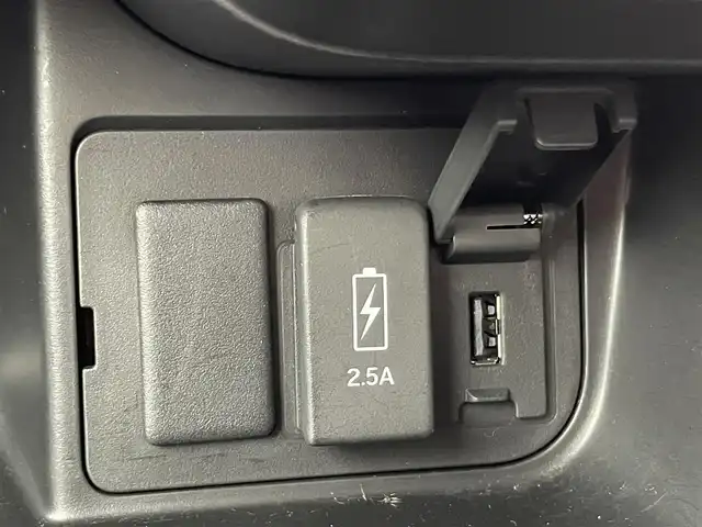 ホンダ Ｎ ＢＯＸ カスタム L 福岡県 2021(令3)年 3.2万km プラチナホワイトパール 社外carrozzeria7インチナビ/　（CD/DVD/SD/FM/AM/iPod/USB/ワンセグ/交通情報）/ホンダセンシング/　・横滑り防止装置/　・レーンキープアシスト/　・衝突軽減システム/　・クリアランスソナー/クルーズコントロール（追従走行有）/片側パワースライドドア/ETC/シートヒーター（運転席＋助手席）/オートライト/電格ミラー/ISOFIX/ECON/プッシュスタート/電格ミラー/純正マット