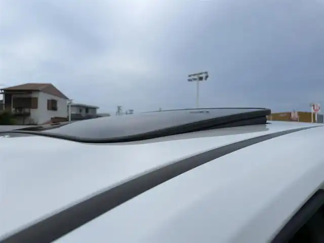 レクサス ＮＸ 200t バージョンL 香川県 2015(平27)年 3万km ソニッククォーツ 純正ナビ/→AM/FM/CD/DVD/Bluetooth/フルセグTV/サンルーフ/シートヒーター/エアシート/レーダークルーズコントロール/レーンキープアシスト/衝突軽減ブレーキ/ハンドルヒーター/バックカメラ/コーナーセンサー/パワーバックドア/パワーシート/メモリーシート/三眼LEDヘッドライト/レザーシート/ステアリングスイッチ/スマートキー/スペアキー×1/プッシュスタート/純正フロアマット/パドルシフト