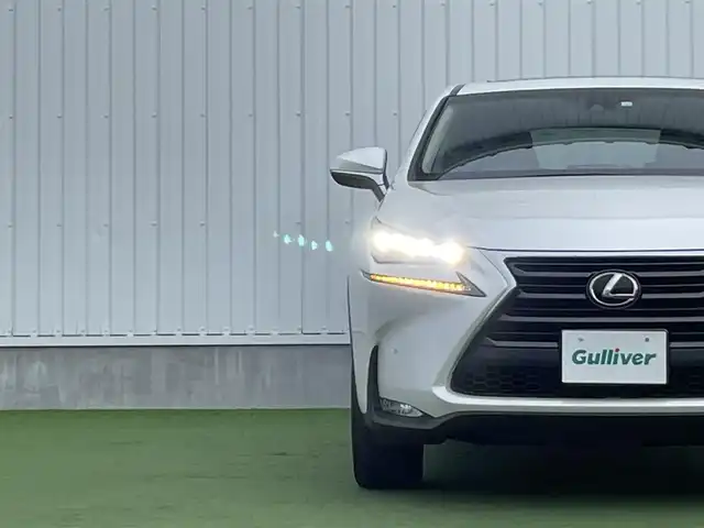 レクサス ＮＸ 200t バージョンL 香川県 2015(平27)年 3万km ソニッククォーツ 純正ナビ/→AM/FM/CD/DVD/Bluetooth/フルセグTV/サンルーフ/シートヒーター/エアシート/レーダークルーズコントロール/レーンキープアシスト/衝突軽減ブレーキ/ハンドルヒーター/バックカメラ/コーナーセンサー/パワーバックドア/パワーシート/メモリーシート/三眼LEDヘッドライト/レザーシート/ステアリングスイッチ/スマートキー/スペアキー×1/プッシュスタート/純正フロアマット/パドルシフト