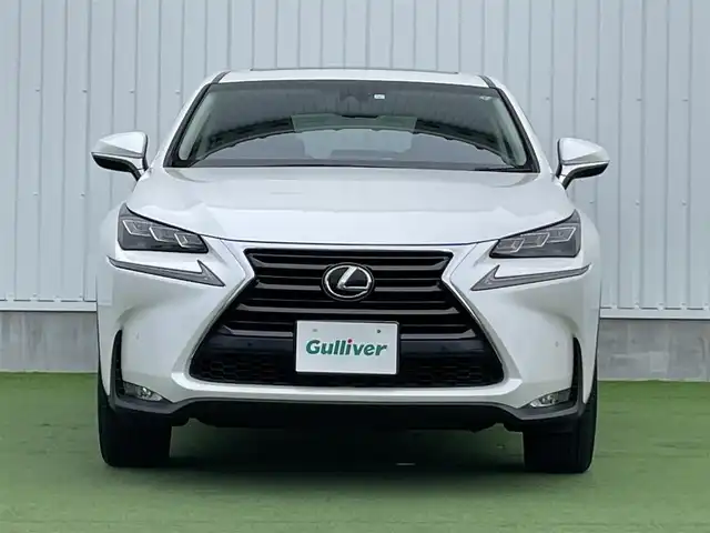 レクサス ＮＸ 200t バージョンL 香川県 2015(平27)年 3万km ソニッククォーツ 純正ナビ/→AM/FM/CD/DVD/Bluetooth/フルセグTV/サンルーフ/シートヒーター/エアシート/レーダークルーズコントロール/レーンキープアシスト/衝突軽減ブレーキ/ハンドルヒーター/バックカメラ/コーナーセンサー/パワーバックドア/パワーシート/メモリーシート/三眼LEDヘッドライト/レザーシート/ステアリングスイッチ/スマートキー/スペアキー×1/プッシュスタート/純正フロアマット/パドルシフト