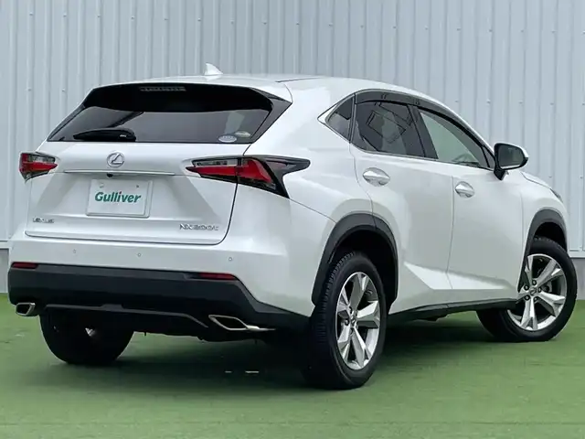 レクサス ＮＸ 200t バージョンL 香川県 2015(平27)年 3万km ソニッククォーツ 純正ナビ/→AM/FM/CD/DVD/Bluetooth/フルセグTV/サンルーフ/シートヒーター/エアシート/レーダークルーズコントロール/レーンキープアシスト/衝突軽減ブレーキ/ハンドルヒーター/バックカメラ/コーナーセンサー/パワーバックドア/パワーシート/メモリーシート/三眼LEDヘッドライト/レザーシート/ステアリングスイッチ/スマートキー/スペアキー×1/プッシュスタート/純正フロアマット/パドルシフト