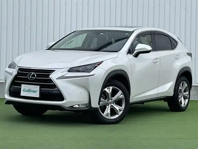 レクサス ＮＸ 200t バージョンL 香川県 2015(平27)年 3万km ソニッククォーツ 純正ナビ/→AM/FM/CD/DVD/Bluetooth/フルセグTV/サンルーフ/シートヒーター/エアシート/レーダークルーズコントロール/レーンキープアシスト/衝突軽減ブレーキ/ハンドルヒーター/バックカメラ/コーナーセンサー/パワーバックドア/パワーシート/メモリーシート/三眼LEDヘッドライト/レザーシート/ステアリングスイッチ/スマートキー/スペアキー×1/プッシュスタート/純正フロアマット/パドルシフト