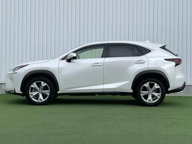 レクサス ＮＸ 200t バージョンL 香川県 2015(平27)年 3万km ソニッククォーツ 純正ナビ/→AM/FM/CD/DVD/Bluetooth/フルセグTV/サンルーフ/シートヒーター/エアシート/レーダークルーズコントロール/レーンキープアシスト/衝突軽減ブレーキ/ハンドルヒーター/バックカメラ/コーナーセンサー/パワーバックドア/パワーシート/メモリーシート/三眼LEDヘッドライト/レザーシート/ステアリングスイッチ/スマートキー/スペアキー×1/プッシュスタート/純正フロアマット/パドルシフト