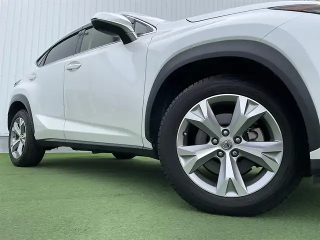 レクサス ＮＸ 200t バージョンL 香川県 2015(平27)年 3万km ソニッククォーツ 純正ナビ/→AM/FM/CD/DVD/Bluetooth/フルセグTV/サンルーフ/シートヒーター/エアシート/レーダークルーズコントロール/レーンキープアシスト/衝突軽減ブレーキ/ハンドルヒーター/バックカメラ/コーナーセンサー/パワーバックドア/パワーシート/メモリーシート/三眼LEDヘッドライト/レザーシート/ステアリングスイッチ/スマートキー/スペアキー×1/プッシュスタート/純正フロアマット/パドルシフト