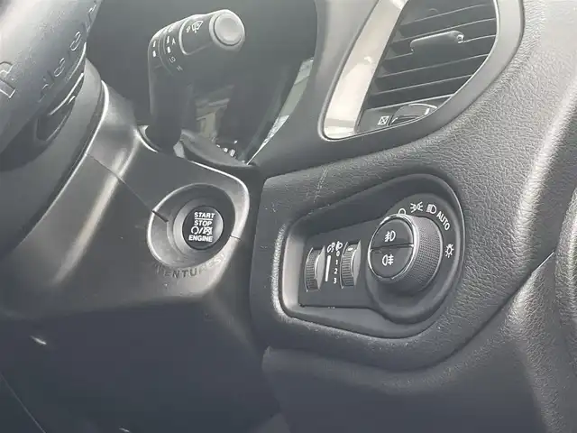 クライスラー・ジープ ジープ レネゲード リミテッド 静岡県 2020(令2)年 4.2万km 黒 UconnectナビフルセグTV Bluetooth CarPlay対応/バックカメラ/ブラックレザーシート シートヒーター /ステアリングヒーター/衝突軽減ブレーキACC/レーンセンスBSM/TOYOホワイトレターATタイヤ215/60/17/ルーフラック キャリア/LEDヘッドライト/フォグランプ/レインセンサー /スマートキー/DSRCETC