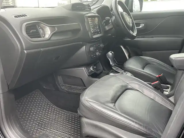 クライスラー・ジープ ジープ レネゲード リミテッド 静岡県 2020(令2)年 4.2万km 黒 UconnectナビフルセグTV Bluetooth CarPlay対応/バックカメラ/ブラックレザーシート シートヒーター /ステアリングヒーター/衝突軽減ブレーキACC/レーンセンスBSM/TOYOホワイトレターATタイヤ215/60/17/ルーフラック キャリア/LEDヘッドライト/フォグランプ/レインセンサー /スマートキー/DSRCETC