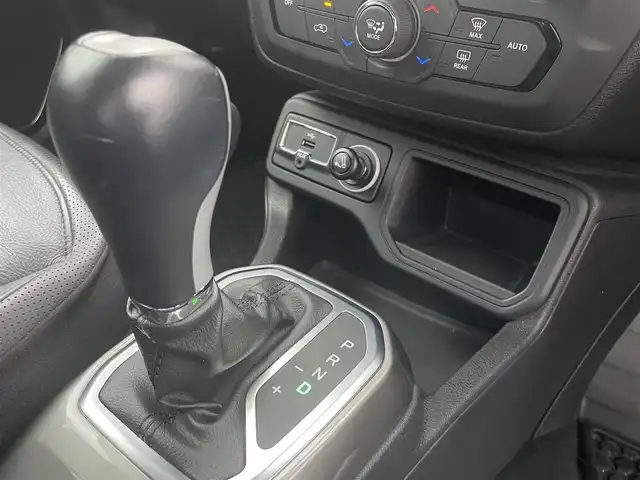クライスラー・ジープ ジープ レネゲード リミテッド 静岡県 2020(令2)年 4.2万km 黒 UconnectナビフルセグTV Bluetooth CarPlay対応/バックカメラ/ブラックレザーシート シートヒーター /ステアリングヒーター/衝突軽減ブレーキACC/レーンセンスBSM/TOYOホワイトレターATタイヤ215/60/17/ルーフラック キャリア/LEDヘッドライト/フォグランプ/レインセンサー /スマートキー/DSRCETC