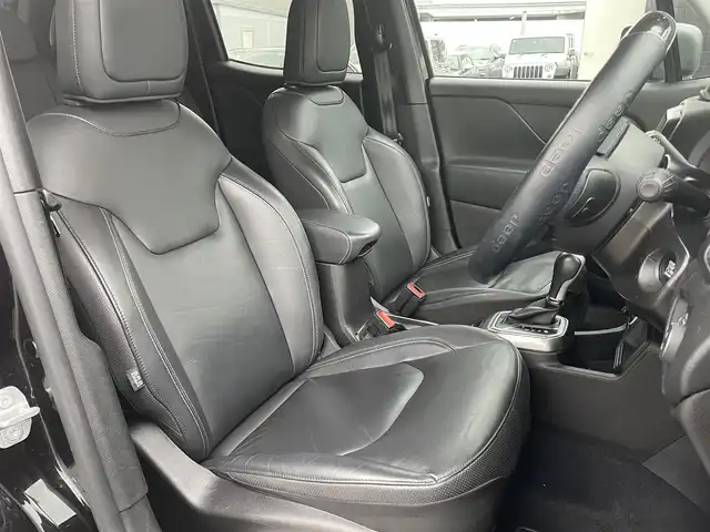クライスラー・ジープ ジープ レネゲード リミテッド 静岡県 2020(令2)年 4.2万km 黒 UconnectナビフルセグTV Bluetooth CarPlay対応/バックカメラ/ブラックレザーシート シートヒーター /ステアリングヒーター/衝突軽減ブレーキACC/レーンセンスBSM/TOYOホワイトレターATタイヤ215/60/17/ルーフラック キャリア/LEDヘッドライト/フォグランプ/レインセンサー /スマートキー/DSRCETC