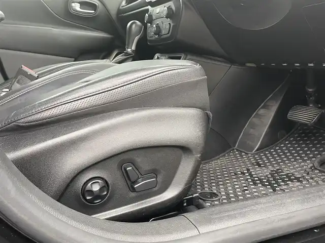 クライスラー・ジープ ジープ レネゲード リミテッド 静岡県 2020(令2)年 4.2万km 黒 UconnectナビフルセグTV Bluetooth CarPlay対応/バックカメラ/ブラックレザーシート シートヒーター /ステアリングヒーター/衝突軽減ブレーキACC/レーンセンスBSM/TOYOホワイトレターATタイヤ215/60/17/ルーフラック キャリア/LEDヘッドライト/フォグランプ/レインセンサー /スマートキー/DSRCETC