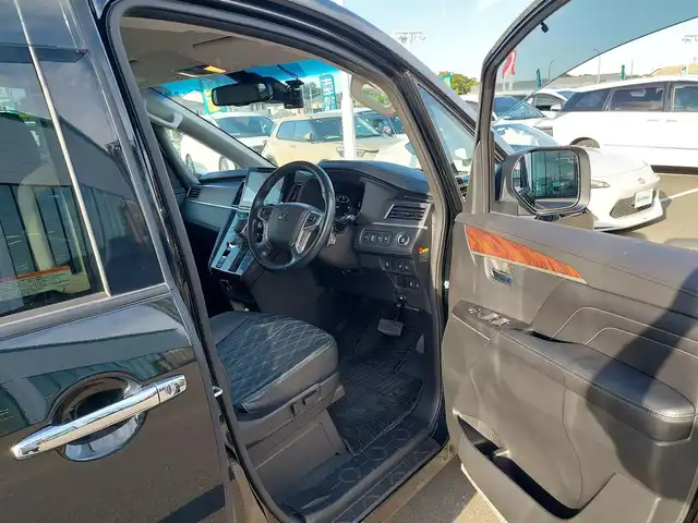 三菱 デリカＤ：５ P 東京都 2020(令2)年 3.8万km エメラルドブラックパール/アイガーグレーメタリック  e-Assist/・衝突被害軽減ブレーキシステム/・踏み間違い衝突防止アシスト/・車線逸脱防止支援機能/・レーダークルーズコントロール/・後側方車両検知警報システム [BSW]/・オートマチックハイビーム/・マルチアラウンドモニター/プッシュスタート/アイドリングストップ/パドルシフト/純正ナビ/フルセグTV/ETC/ドライブレコーダー/100V電源/両側パワースライドドア/エレクトリックテールゲート/運転席パワーシート/シートヒーター/LEDヘッドライト/オートライト/ドアバイザー/18インチ純正アルミホイール/スマートキー