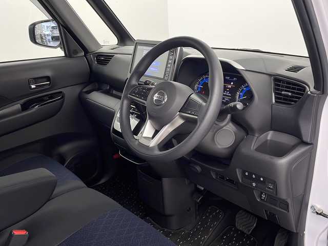 日産 ルークス ハイウェイスター X 栃木県 2023(令5)年 0.2万km ホワイトパール 衝突被害軽減ブレーキシステム/踏み間違い衝突防止アシスト/オートマチックハイビーム/標識認識システム/先行車発進通知/車線逸脱警報システム/車線逸脱防止支援機能/ふらつき警報/純正9インチナビ/(BT/AM/FM/HDMI/TV)/アラウンドビューモニター/両側パワースライドドア/純正サイドバイザー/純正フロアマット/LEDヘッドライト/フォグライト/ステアリングスイッチ/アイドリングストップ/プッシュスタート/オートエアコン