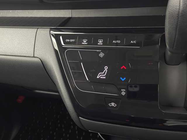 日産 ルークス ハイウェイスター X 栃木県 2023(令5)年 0.2万km ホワイトパール 衝突被害軽減ブレーキシステム/踏み間違い衝突防止アシスト/オートマチックハイビーム/標識認識システム/先行車発進通知/車線逸脱警報システム/車線逸脱防止支援機能/ふらつき警報/純正9インチナビ/(BT/AM/FM/HDMI/TV)/アラウンドビューモニター/両側パワースライドドア/純正サイドバイザー/純正フロアマット/LEDヘッドライト/フォグライト/ステアリングスイッチ/アイドリングストップ/プッシュスタート/オートエアコン