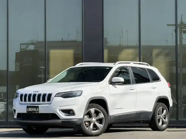 クライスラー・ジープ ジープ チェロキー リミテッド 石川県 2020(令2)年 6万km 白 4WD/純正メモリナビ/　Bluetooth・AM/FM・USB・AUX/フルセグTV/ETC2.0/バックカメラ/前後ドライブレコーダー/アダプティブクルーズコントロール/ルーフレール/パワーシート（D+N席）/シートメモリー/シートヒーター（D＋N席）/エアシート（D＋N席）/パワーバックドア/パドルシフト/ブラインドスポットモニター/アンチロック・ブレーキ・システム/衝突被害軽減システム/横滑り防止装置/前後コーナーセンサー/レーンキープアシスト/盗難防止装置/パーキングアシスト/アイドリングストップ/エアバッグ（W+サイド）/カーテンエアバッグ/LEDヘッドライト/純正アルミホイール/スマートキー/スペアキー×1