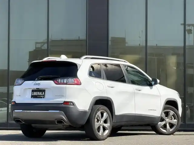 クライスラー・ジープ ジープ チェロキー リミテッド 石川県 2020(令2)年 6万km 白 4WD/純正メモリナビ/　Bluetooth・AM/FM・USB・AUX/フルセグTV/ETC2.0/バックカメラ/前後ドライブレコーダー/アダプティブクルーズコントロール/ルーフレール/パワーシート（D+N席）/シートメモリー/シートヒーター（D＋N席）/エアシート（D＋N席）/パワーバックドア/パドルシフト/ブラインドスポットモニター/アンチロック・ブレーキ・システム/衝突被害軽減システム/横滑り防止装置/前後コーナーセンサー/レーンキープアシスト/盗難防止装置/パーキングアシスト/アイドリングストップ/エアバッグ（W+サイド）/カーテンエアバッグ/LEDヘッドライト/純正アルミホイール/スマートキー/スペアキー×1