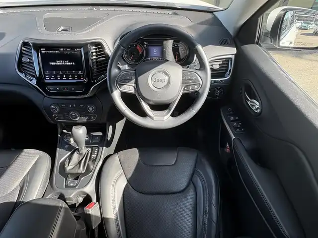 クライスラー・ジープ ジープ チェロキー リミテッド 石川県 2020(令2)年 6万km 白 4WD/純正メモリナビ/　Bluetooth・AM/FM・USB・AUX/フルセグTV/ETC2.0/バックカメラ/前後ドライブレコーダー/アダプティブクルーズコントロール/ルーフレール/パワーシート（D+N席）/シートメモリー/シートヒーター（D＋N席）/エアシート（D＋N席）/パワーバックドア/パドルシフト/ブラインドスポットモニター/アンチロック・ブレーキ・システム/衝突被害軽減システム/横滑り防止装置/前後コーナーセンサー/レーンキープアシスト/盗難防止装置/パーキングアシスト/アイドリングストップ/エアバッグ（W+サイド）/カーテンエアバッグ/LEDヘッドライト/純正アルミホイール/スマートキー/スペアキー×1