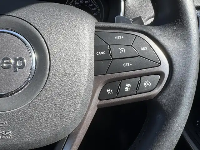 クライスラー・ジープ ジープ チェロキー リミテッド 石川県 2020(令2)年 6万km 白 4WD/純正メモリナビ/　Bluetooth・AM/FM・USB・AUX/フルセグTV/ETC2.0/バックカメラ/前後ドライブレコーダー/アダプティブクルーズコントロール/ルーフレール/パワーシート（D+N席）/シートメモリー/シートヒーター（D＋N席）/エアシート（D＋N席）/パワーバックドア/パドルシフト/ブラインドスポットモニター/アンチロック・ブレーキ・システム/衝突被害軽減システム/横滑り防止装置/前後コーナーセンサー/レーンキープアシスト/盗難防止装置/パーキングアシスト/アイドリングストップ/エアバッグ（W+サイド）/カーテンエアバッグ/LEDヘッドライト/純正アルミホイール/スマートキー/スペアキー×1