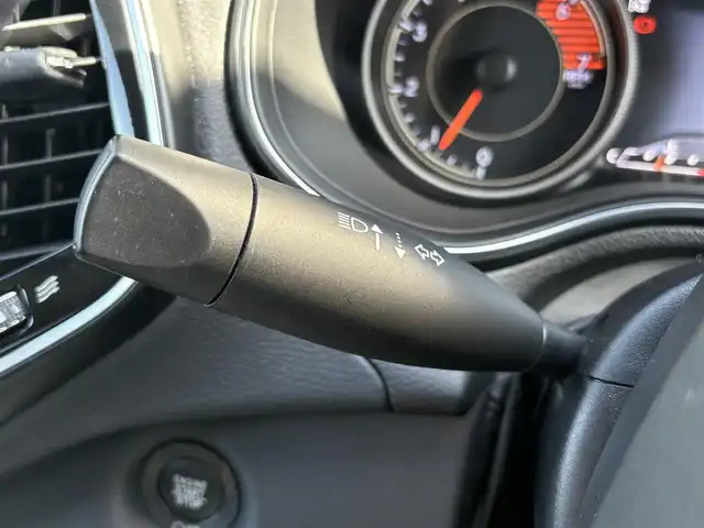 クライスラー・ジープ ジープ チェロキー リミテッド 石川県 2020(令2)年 6万km 白 4WD/純正メモリナビ/　Bluetooth・AM/FM・USB・AUX/フルセグTV/ETC2.0/バックカメラ/前後ドライブレコーダー/アダプティブクルーズコントロール/ルーフレール/パワーシート（D+N席）/シートメモリー/シートヒーター（D＋N席）/エアシート（D＋N席）/パワーバックドア/パドルシフト/ブラインドスポットモニター/アンチロック・ブレーキ・システム/衝突被害軽減システム/横滑り防止装置/前後コーナーセンサー/レーンキープアシスト/盗難防止装置/パーキングアシスト/アイドリングストップ/エアバッグ（W+サイド）/カーテンエアバッグ/LEDヘッドライト/純正アルミホイール/スマートキー/スペアキー×1
