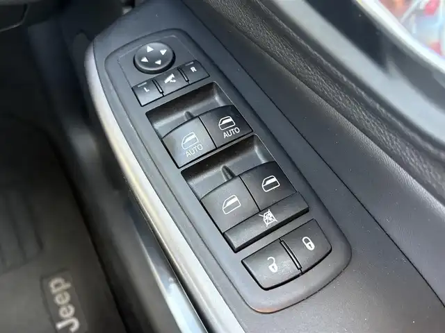 クライスラー・ジープ ジープ チェロキー リミテッド 石川県 2020(令2)年 6万km 白 4WD/純正メモリナビ/　Bluetooth・AM/FM・USB・AUX/フルセグTV/ETC2.0/バックカメラ/前後ドライブレコーダー/アダプティブクルーズコントロール/ルーフレール/パワーシート（D+N席）/シートメモリー/シートヒーター（D＋N席）/エアシート（D＋N席）/パワーバックドア/パドルシフト/ブラインドスポットモニター/アンチロック・ブレーキ・システム/衝突被害軽減システム/横滑り防止装置/前後コーナーセンサー/レーンキープアシスト/盗難防止装置/パーキングアシスト/アイドリングストップ/エアバッグ（W+サイド）/カーテンエアバッグ/LEDヘッドライト/純正アルミホイール/スマートキー/スペアキー×1